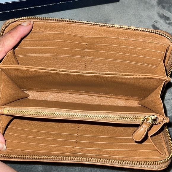 Preloved Prada wallet excellent condition brown color. Beautiful lots of space - Picture 6 of 11